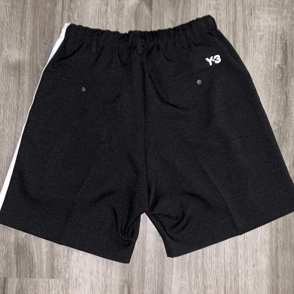 Y-3 men’s CH1 ELEGANT 3 STP SHORTS